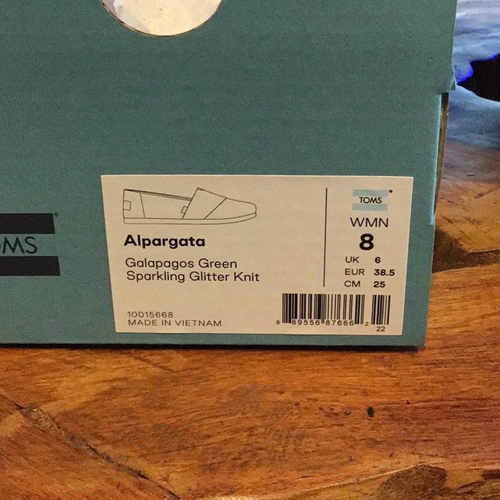 Toms - Picture 2 of 5